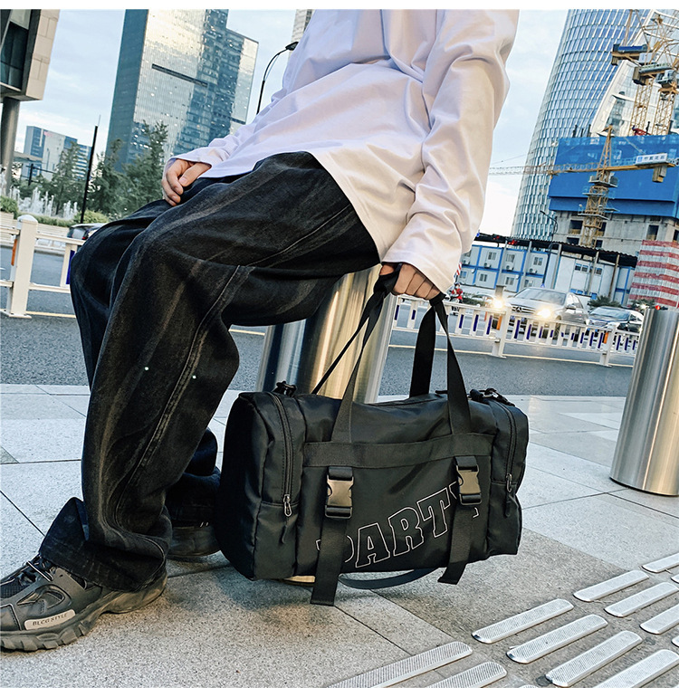 手提短途旅行包女潮牌时尚休闲斜挎包干湿分离运动大容量健身包男详情5