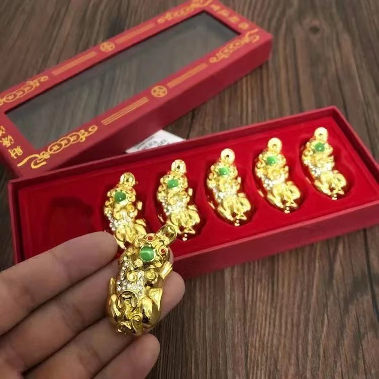 Small PI Xiu, golden toad, wealth-attracting alloy accessories, desktop feng shui ornaments, water diamonds pic 4