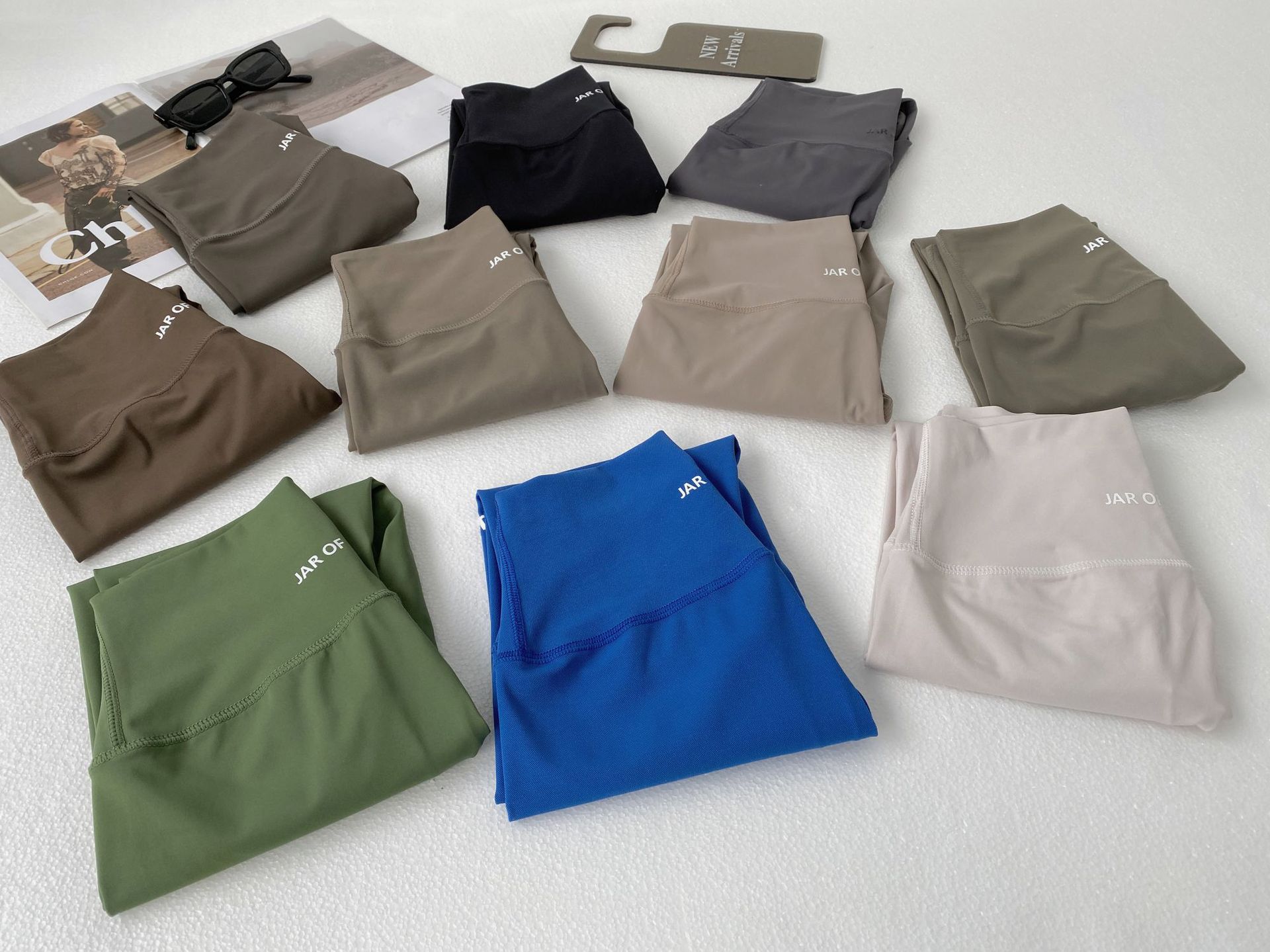 Wholesale of 2023 Spring and autumn tight-fitting high-waisted leggings, water-sparkling Barbie pants, a must-have for lifting buttocks, 9-inch pants, a one-piece replacement for women pic 9