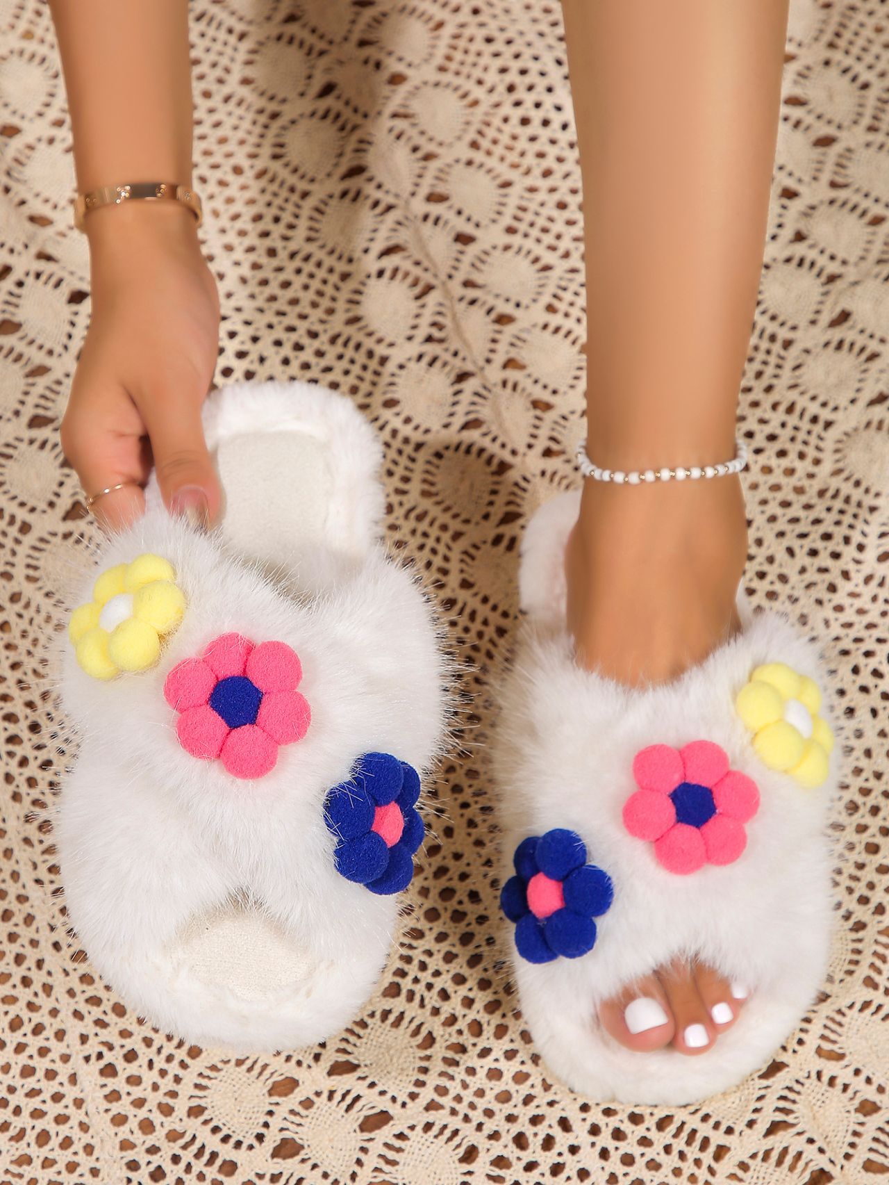 2024秋冬新款网红高级感毛毛绒拖鞋女外穿居家厚底大码交叉棉拖鞋详情5