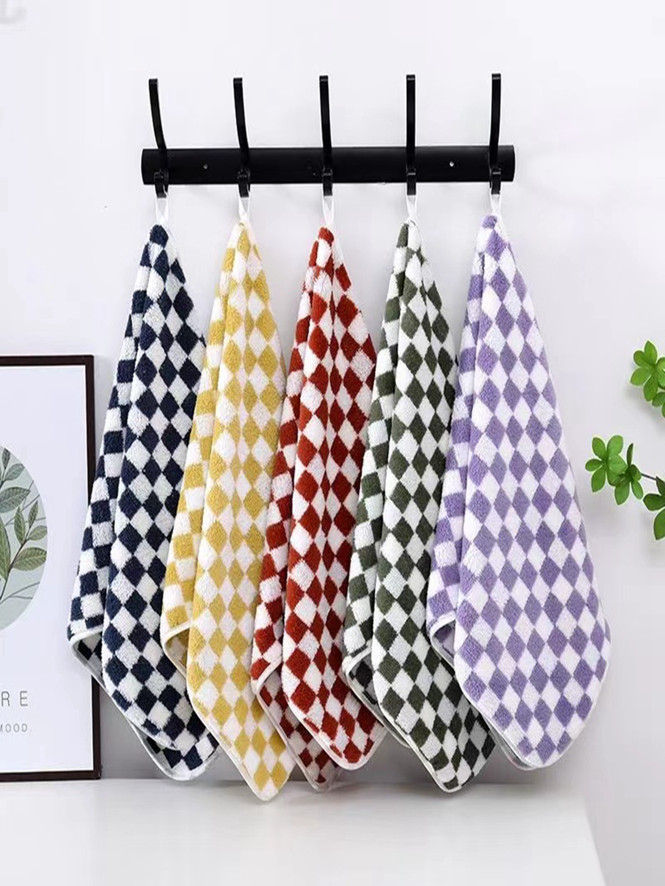 The Xiqiu checkered coral Fleece towel is a super soft and absorbent towel that has become a hit online pic 9