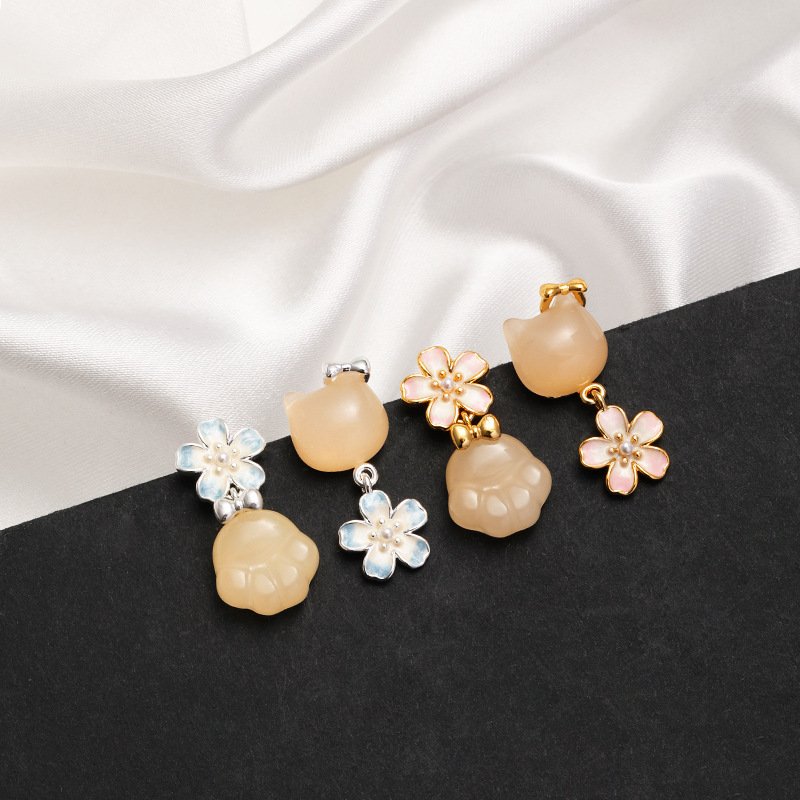 娜莎外贸耳饰欧美高品质粉色樱花猫咪耳钉女S925银针简约甜美耳饰详情8