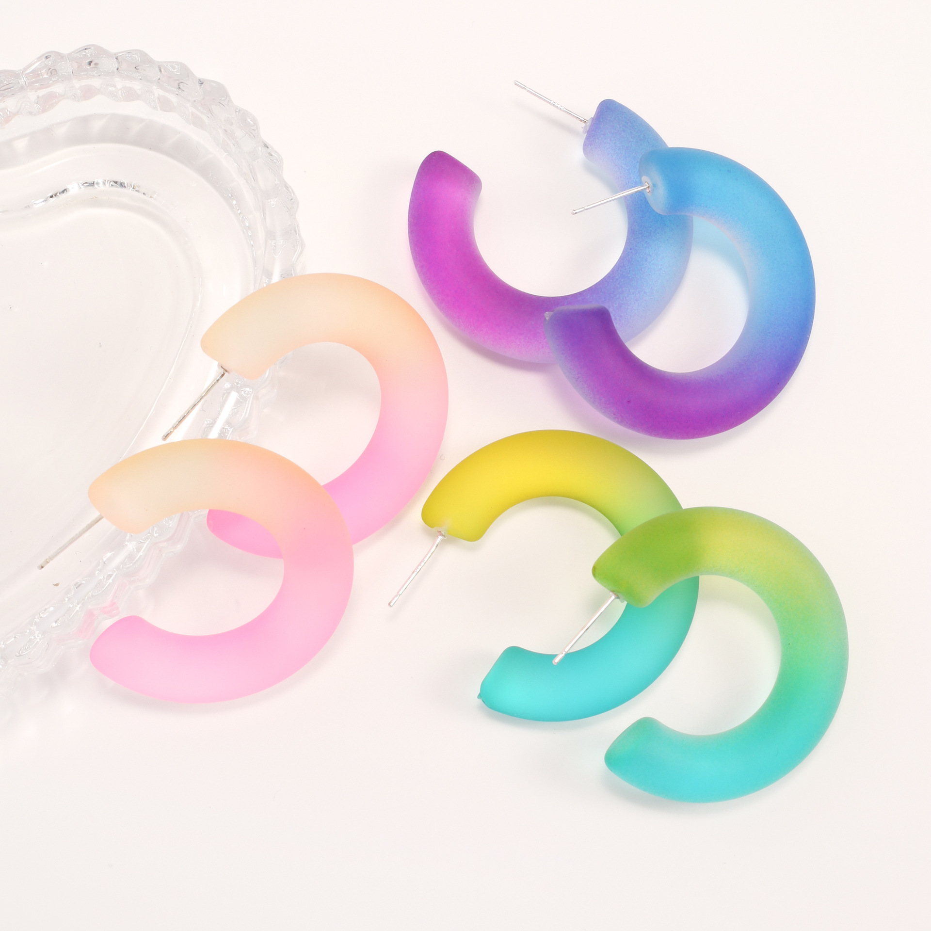 Korean-style simple and fresh gradient jelly color resin earrings, versatile and creative C-shaped semi-circular stud earrings for women pic 1