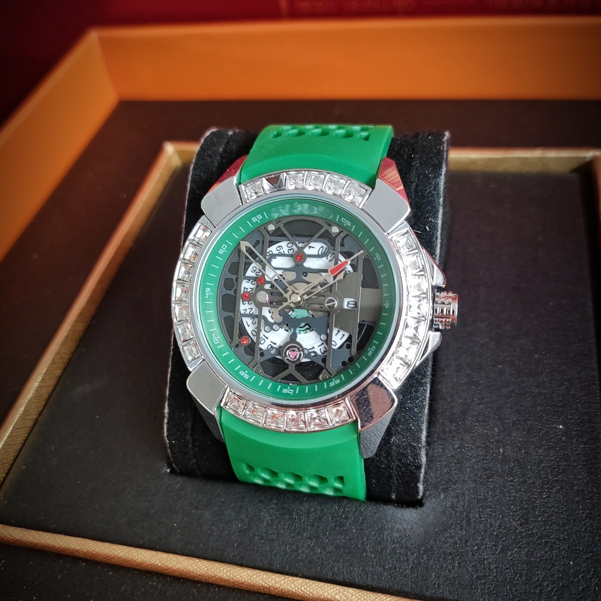 捷克豹同款男士三针石英手表潮流镂空日历镶钻表时尚炫酷腕表批发详情22