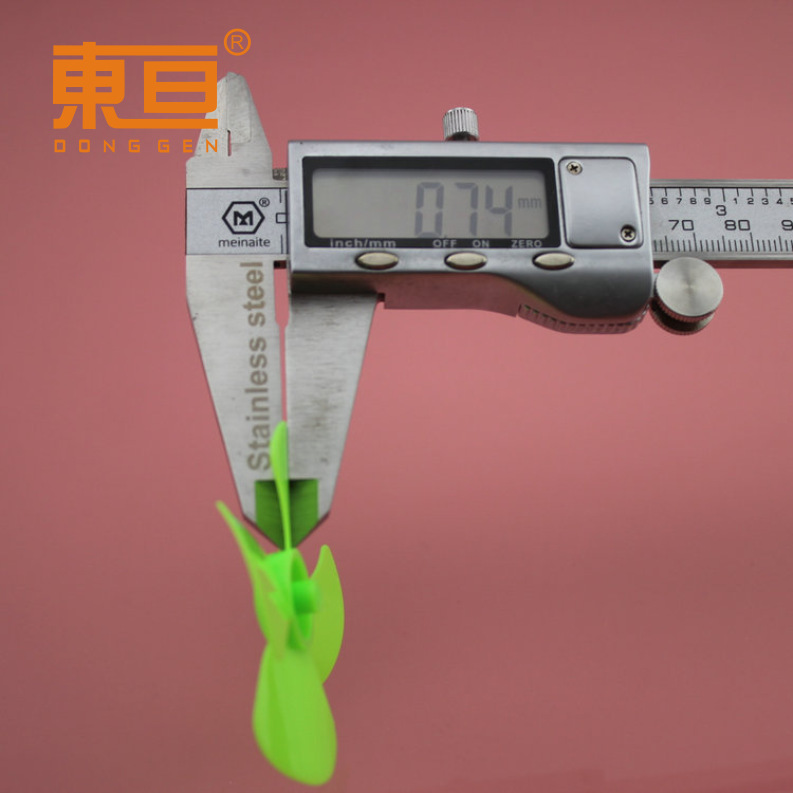 The Φ604Y1.5A green 60 four-blade propeller fan blade has an outer diameter of 57mm and is tightly fitted with a 1.5mm shaft pic 3