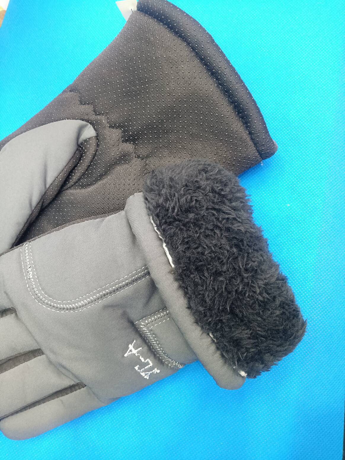 Cross-border thickened and extended warm gloves, outdoor skiing, motorcycle and electric bike riding gloves, riding with fleece and thickened pic 9