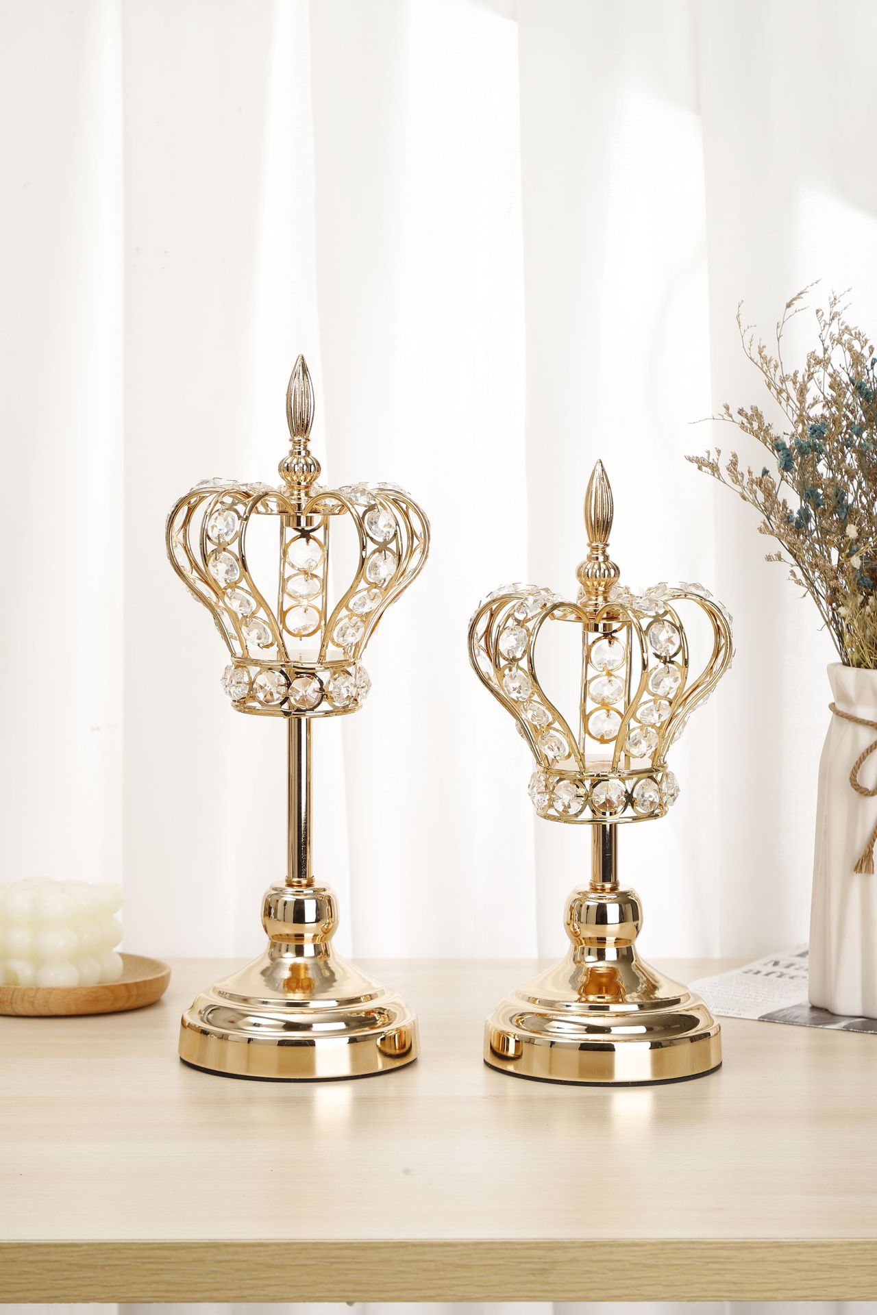 Factory direct sales of romantic wedding crystal candlesticks, retro light luxury creative crown wedding crystal candlestick ornaments pic 1