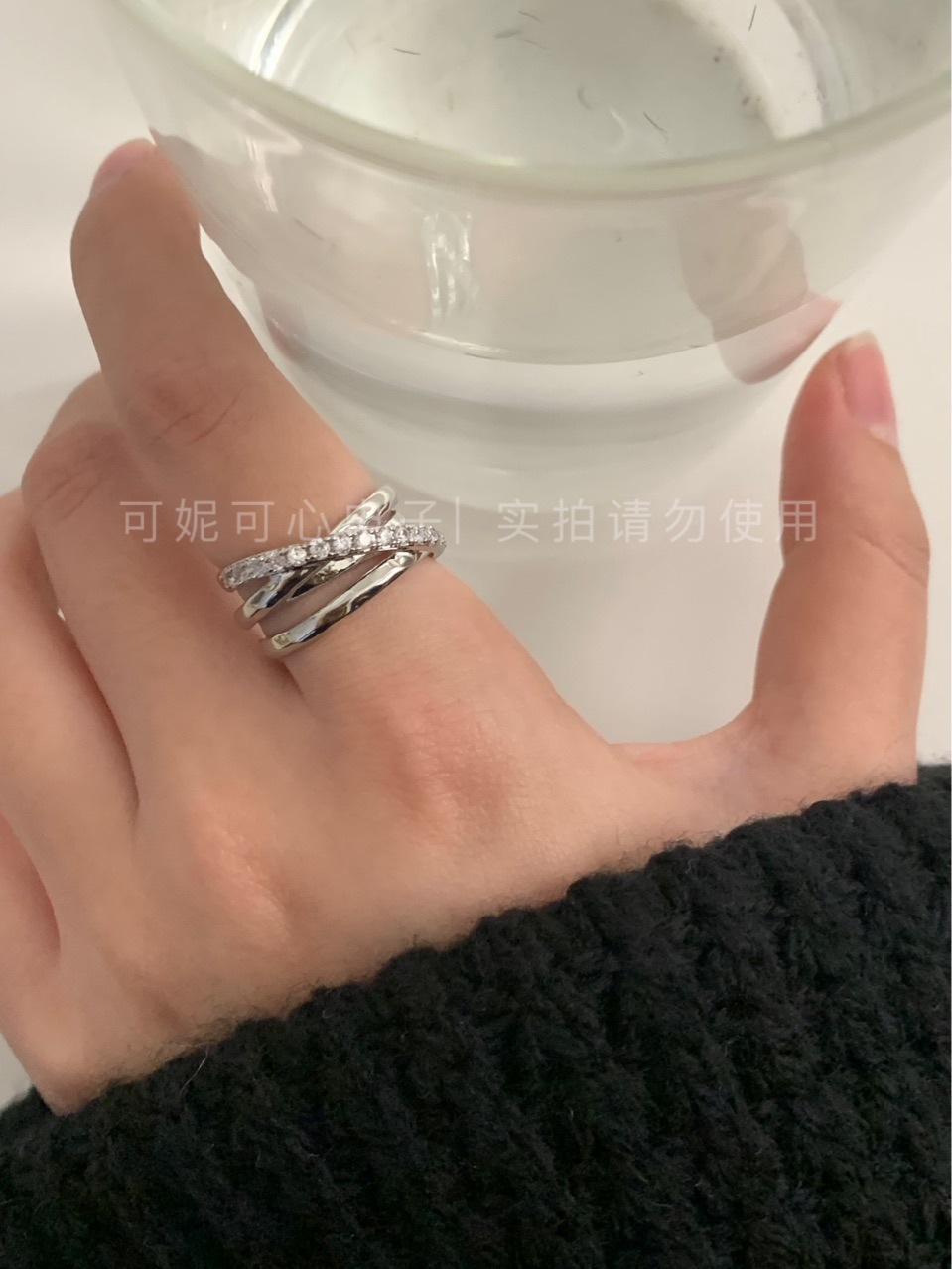 Q闪闪发光的戒指多圈的银色圆圈戒有点小细节的闭口戒指女款K8/5详情1