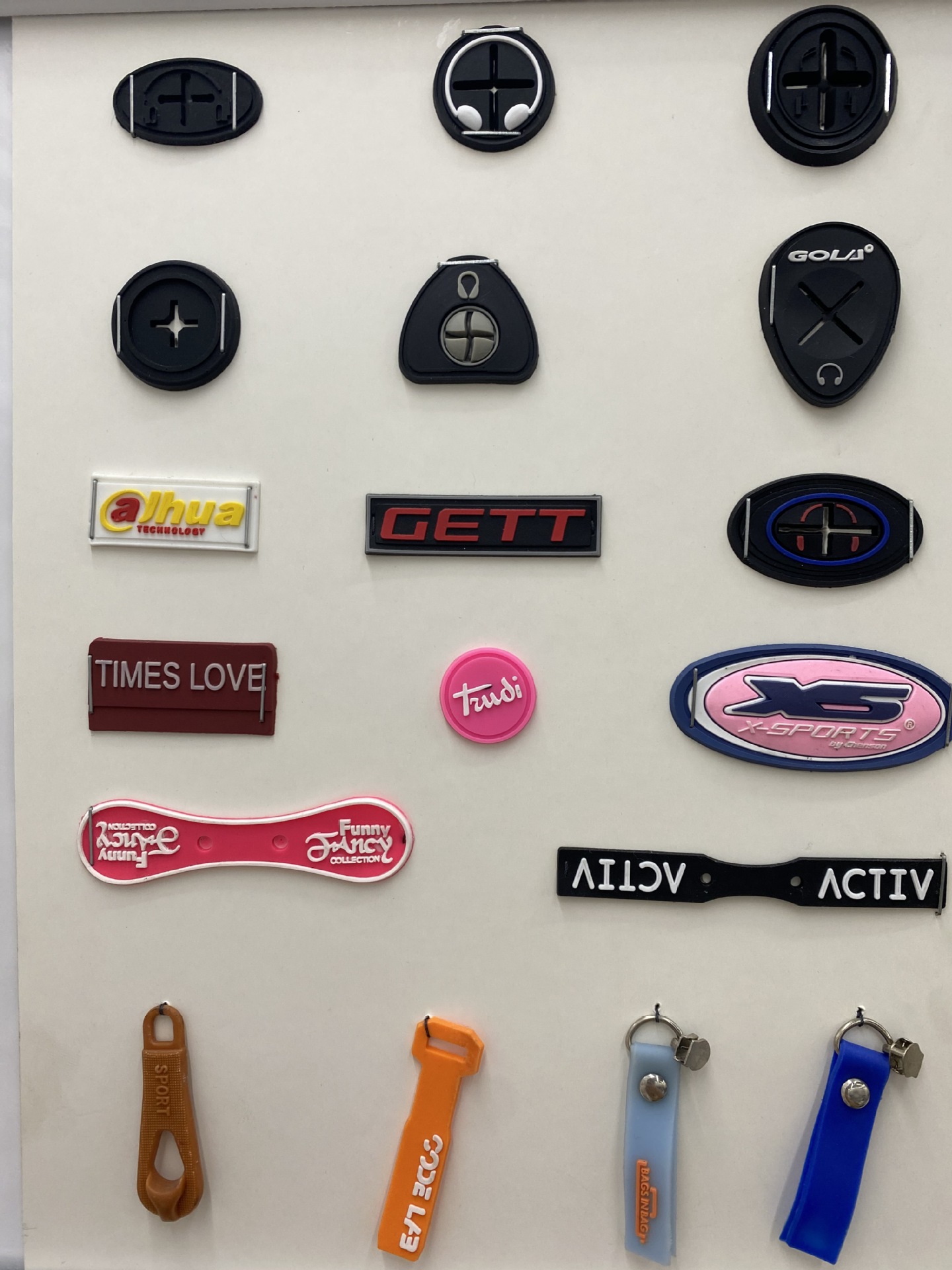 cd hole, leather label, soft rubber, epoxy resin, two-color round headphone jack, various pattern shapes, rubber stamps, silicone pull tags pic 7