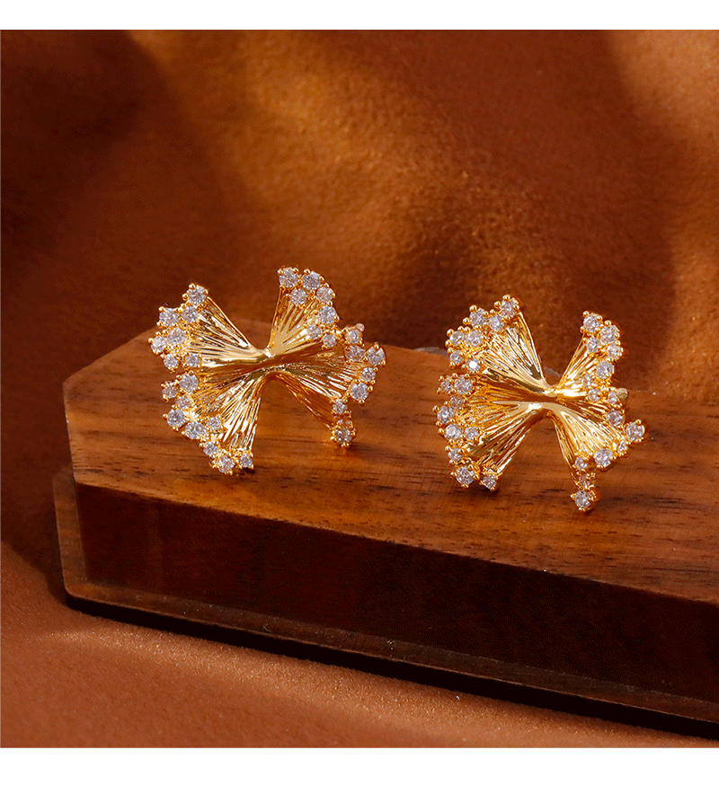 Hyacinth exaggerated design sense zircon pleated bow stud earrings, niche style, light luxury and high-end feel, versatile daily earrings pic 5