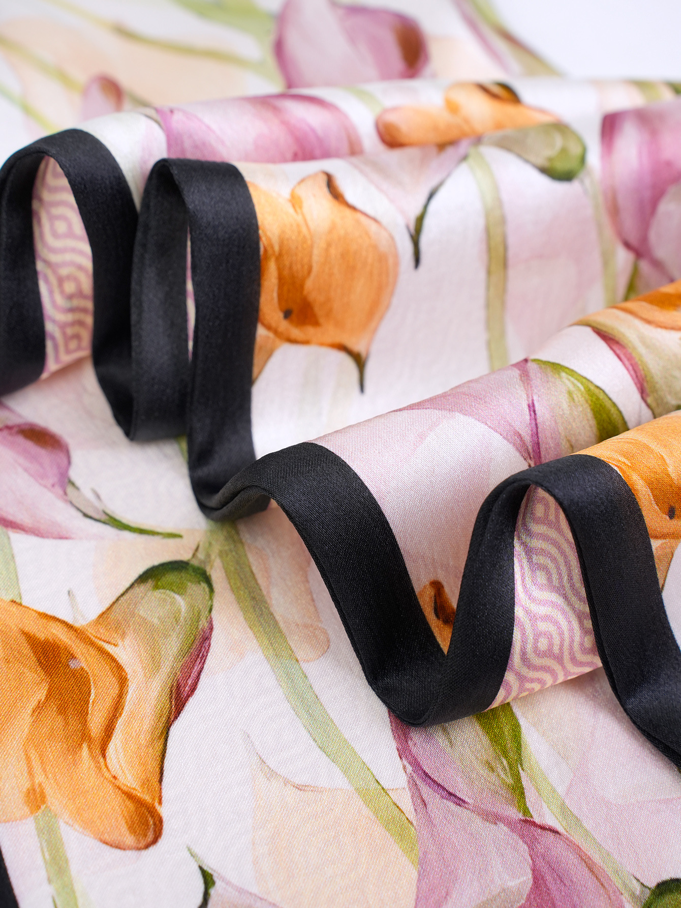 Factory direct sales of European and American printed long ribbon silk scarves, shawls and fashionable silk scarves for women pic 5