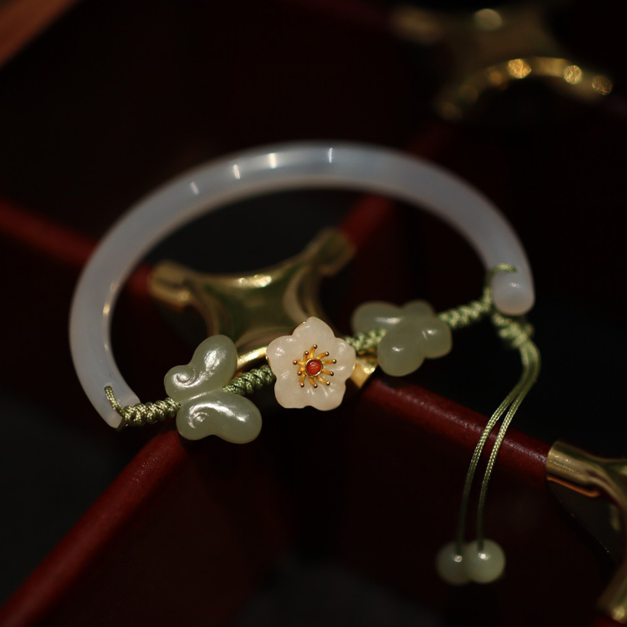 The rabbit of the same style as Douyin fell in love with the bracelet, agate and chalcedony Dingdang bracelet, beauty strip and half bracelet design of the jade rabbit pic 41