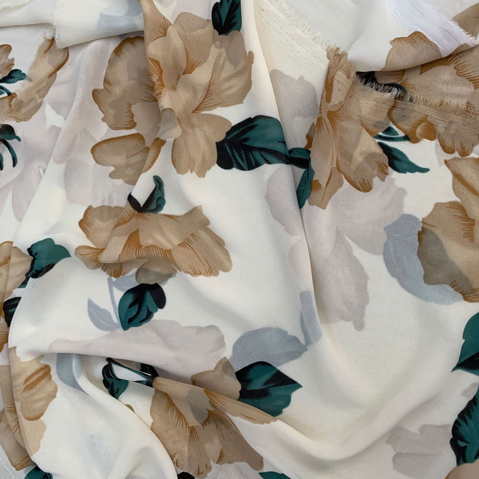 Custom-made pearl chiffon sun protection shawl fabric, polyester woven printed chiffon dress fabric pic 10