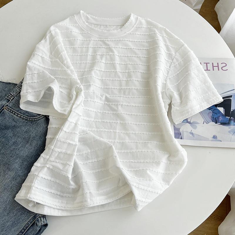 A chic and unique lace design round-neck short-sleeved T-shirt for women in the summer of 2025, featuring a simple, loose and versatile casual top trend pic 6