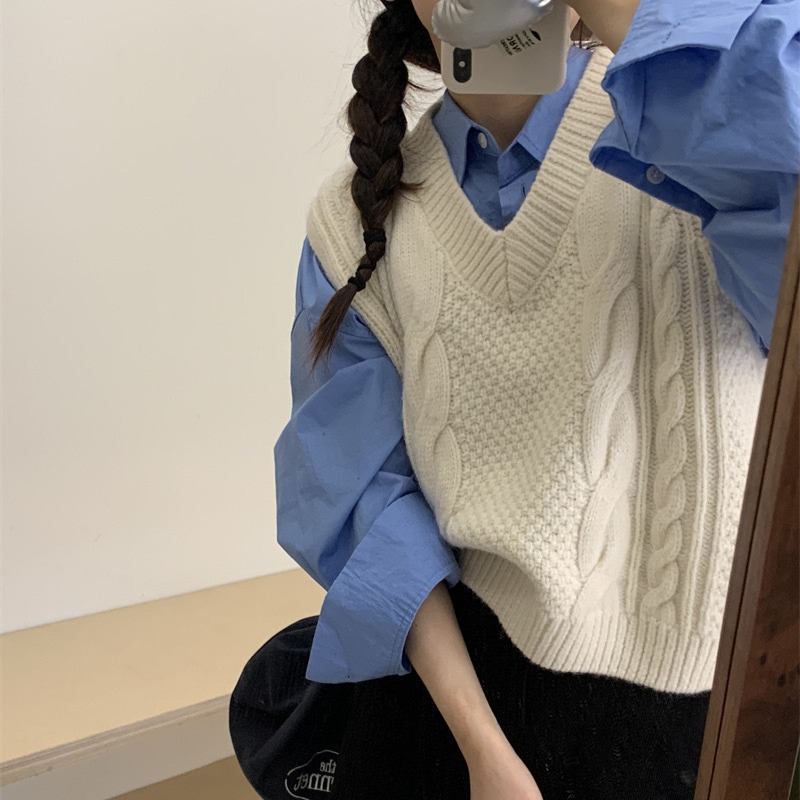 秋季复古牛角扣短款纯色针织马甲背心毛衣女宽松无袖坎肩叠穿马夹详情5