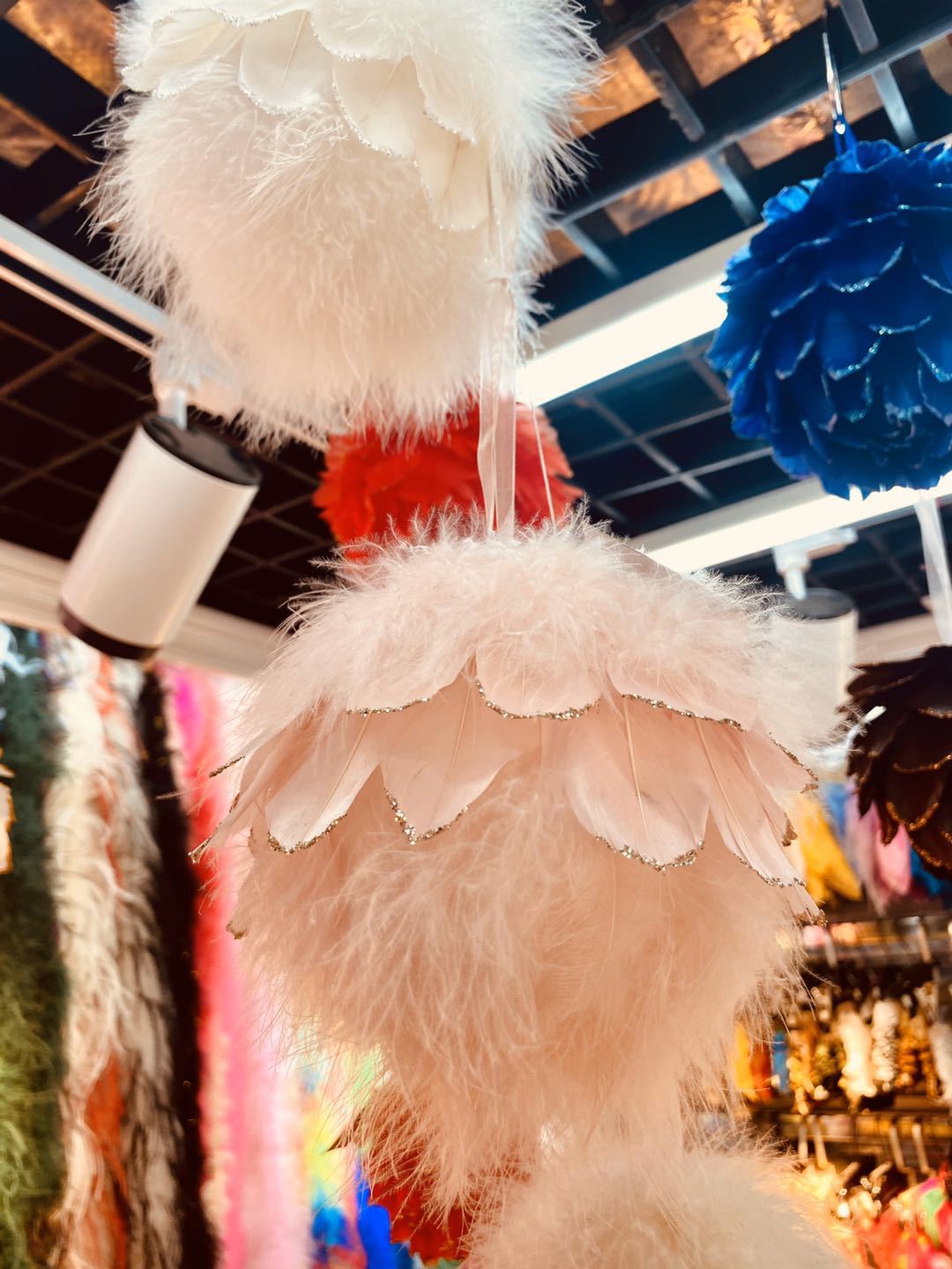 Factory wholesale of colorful goose feathers, Turkey feathers, decorative balls, home lighting fixtures, DIY handcrafted decorative pendants pic 6