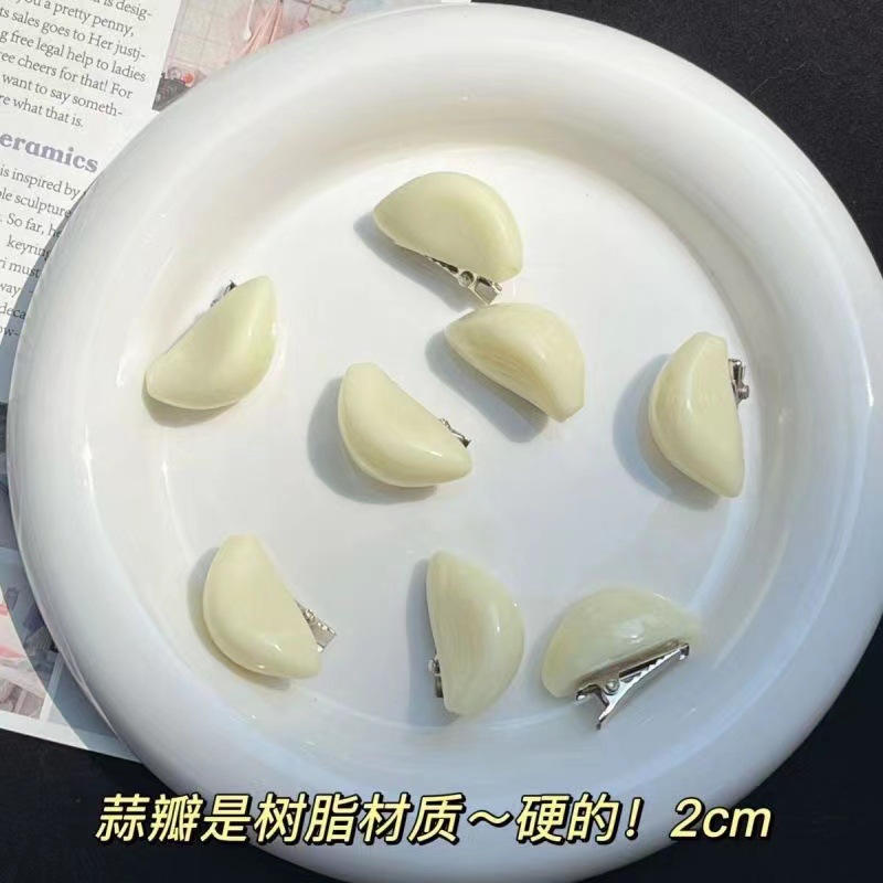 A funny and fun mini garlic hair clip, a bangs clip, and a creative garlic clove hair clip for your best friend as a gift and hair accessory pic 1