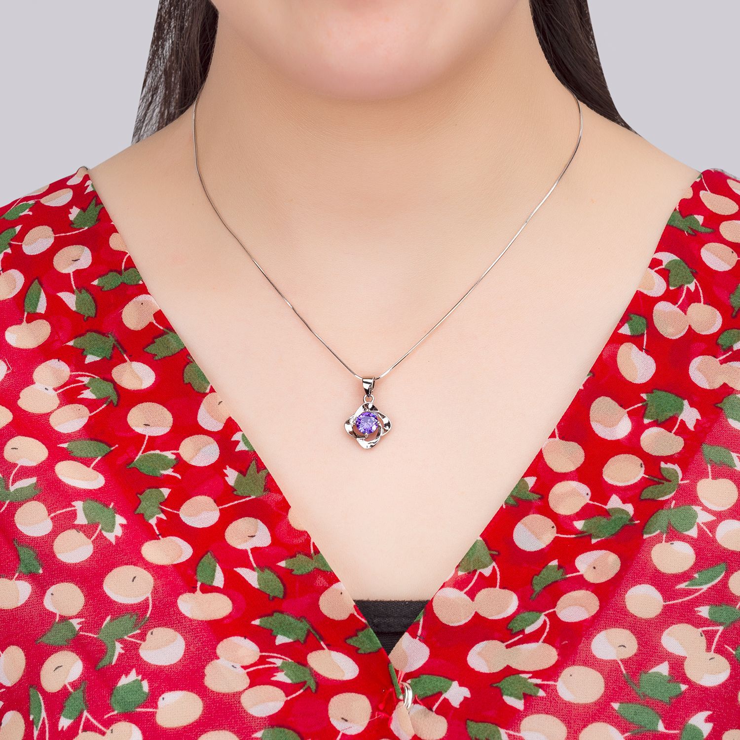A high-quality imitation D-color moissanite four-leaf clover female pendant with eight hearts and eight arrows from a live-streaming product by a popular influencer on Kuaishou and Douyin pic 112