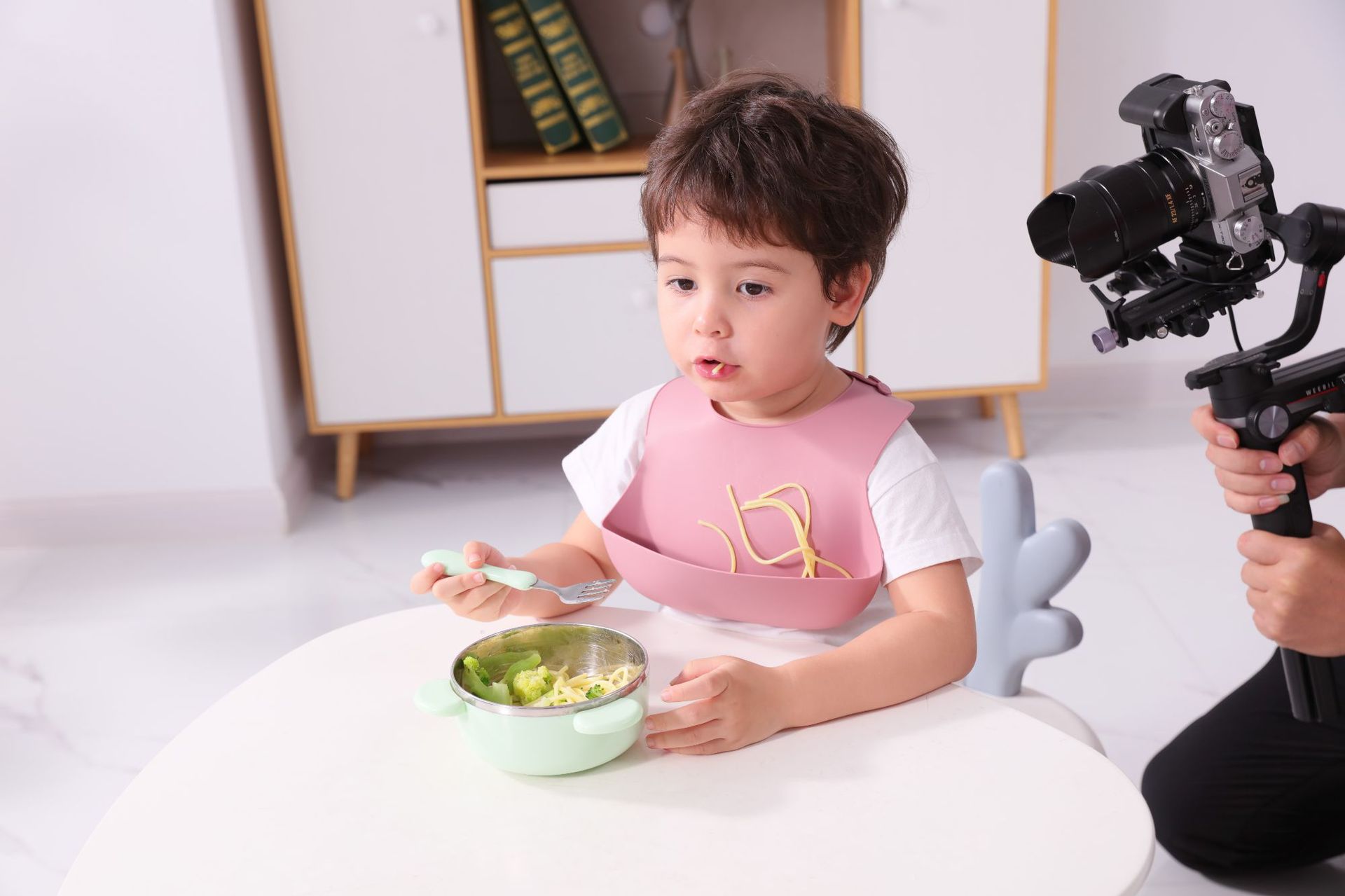 Platinum silicone deer bowl feeding set, bib bowl, fork and spoon set combination, waterproof and easy-to-clean baby products pic 1