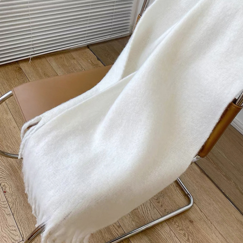 This winter Korean version of the export-oriented scarf is versatile. It features a thick and enlarged solid color shawl made of mohair, exuding a high-end and warm vibe pic 14