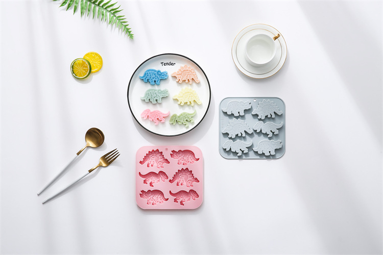 We have 6 different types of silicone molds for baking, chocolate molds, ice cube trays and cake molds in stock pic 9