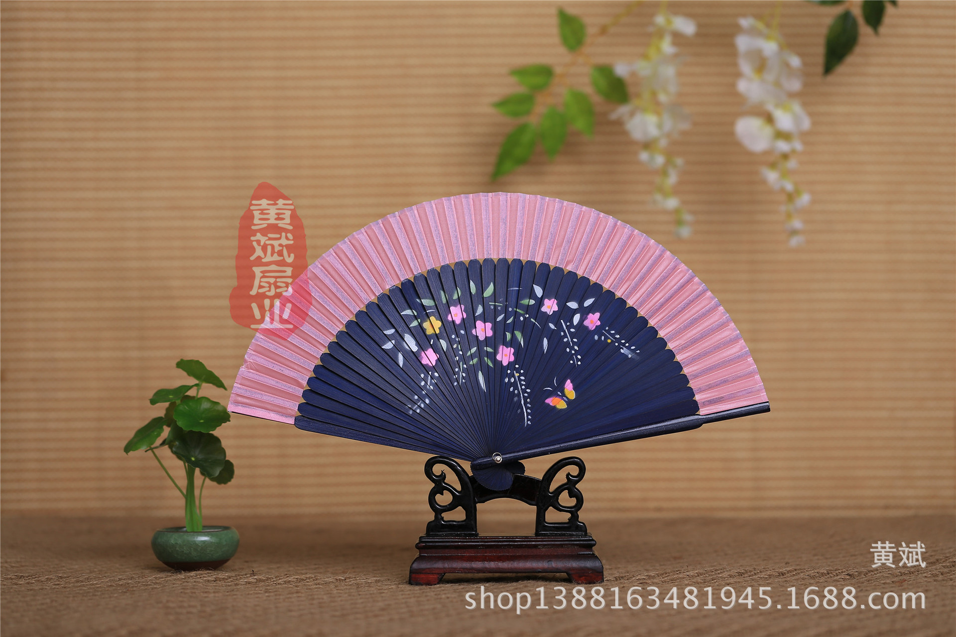 头青喷绘扇  多款花鸟 美女图 高档女扇 珠光柄喷绘丝绸扇子 折扇详情12