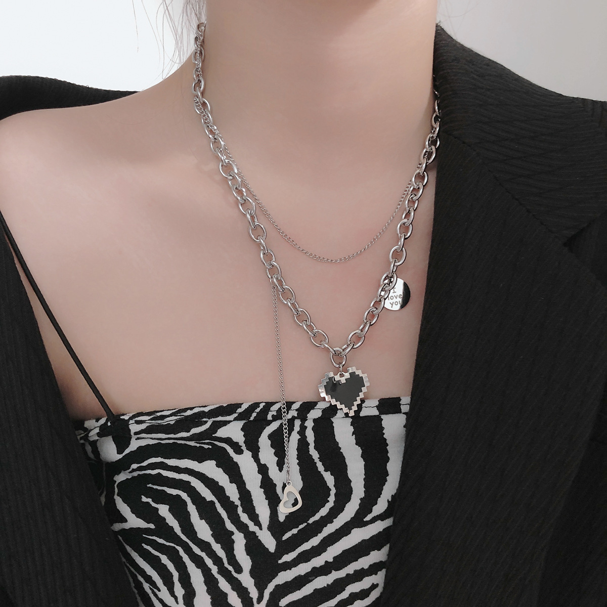 European and American style heart-shaped necklace, versatile for women, niche design, hot girl ins style, titanium steel, non-fading, high-end collarbone chain pic 15