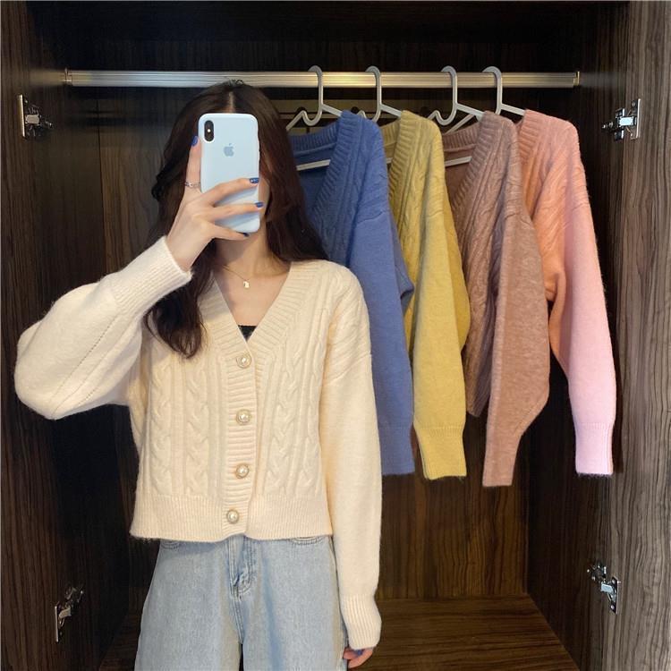 韩版洋气V领毛衣女宽松外穿春秋针织开衫新款麻花慵懒短外套详情1