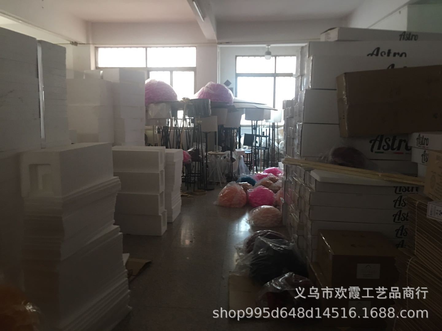 Nordic ironwork tripod floor lamp, creative feather table lamp, black and white lamps for guest rooms and hotel lobbies pic 20