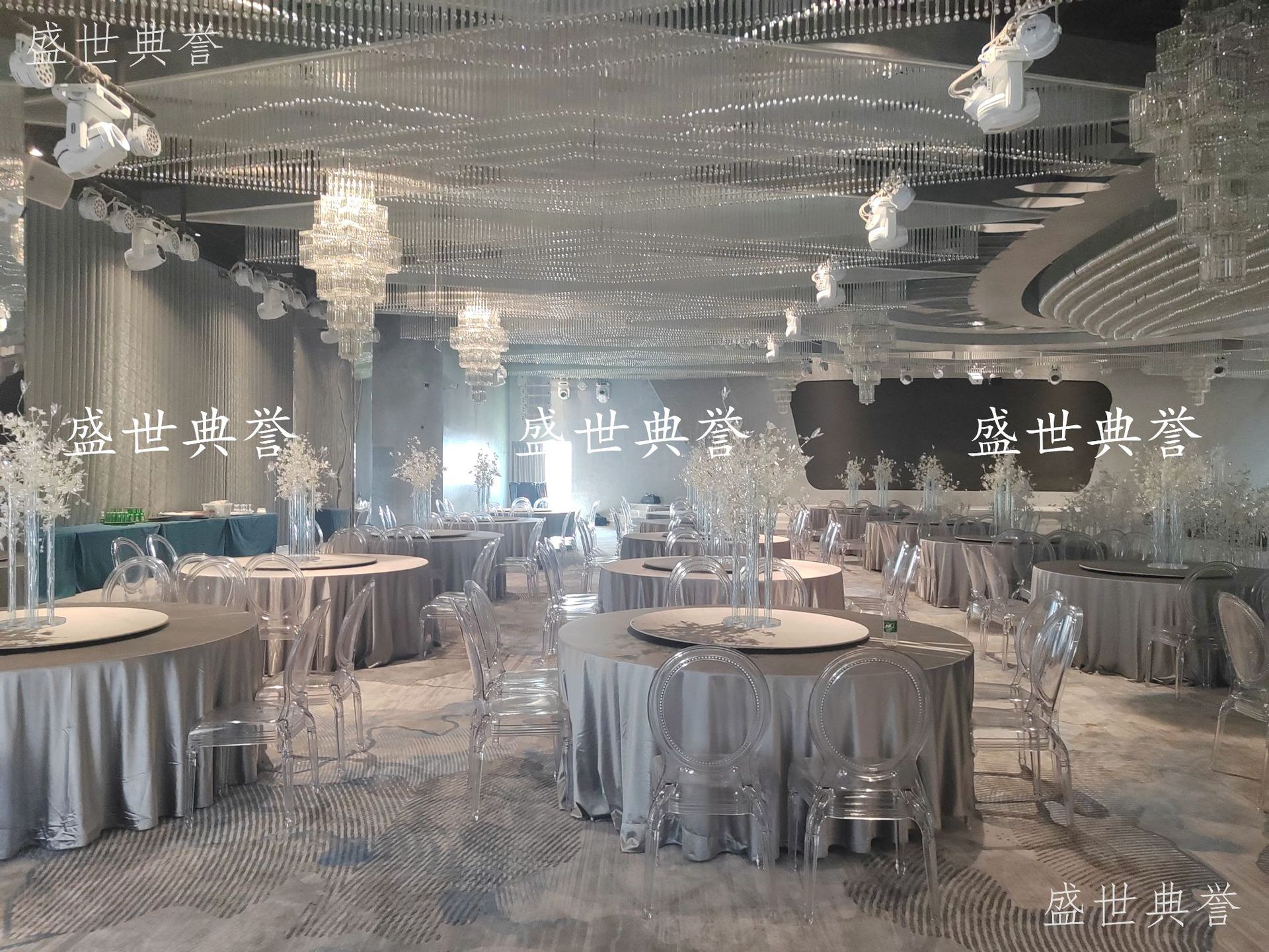 Xuancheng Banquet Center dining tables and chairs, hotel wedding banquet crystal chairs, theme wedding transparent princess chairs, one-piece round-back chairs pic 11
