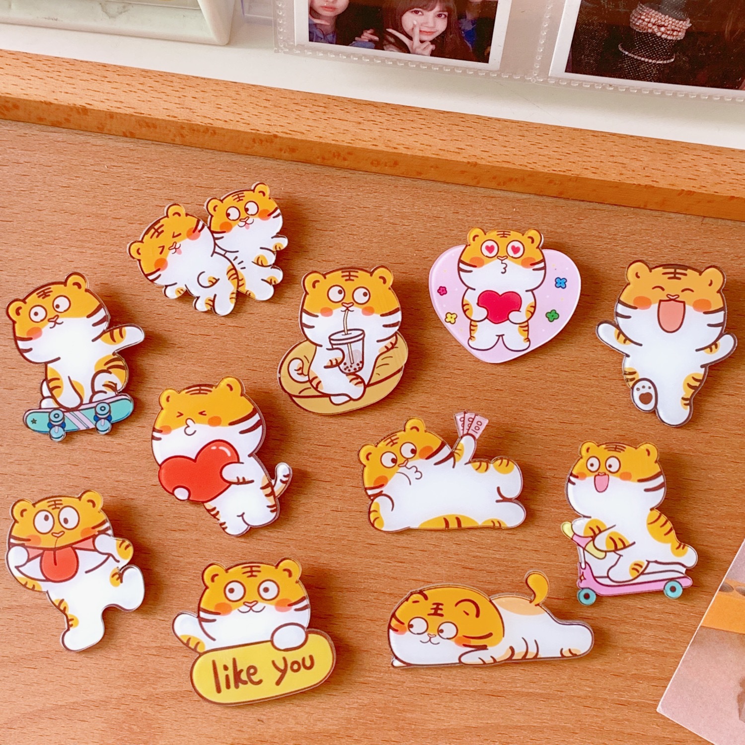 ins风潮可爱甜美小老虎亚克力胸针包包服装装饰配饰卡通创意徽章详情18