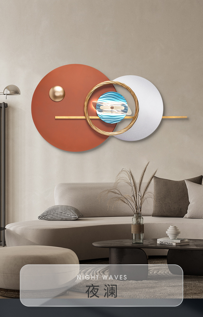 أضواء فولاذ (LED) على الجدران المعدنية في جدران غرفة المعيشة العصرية pic 3