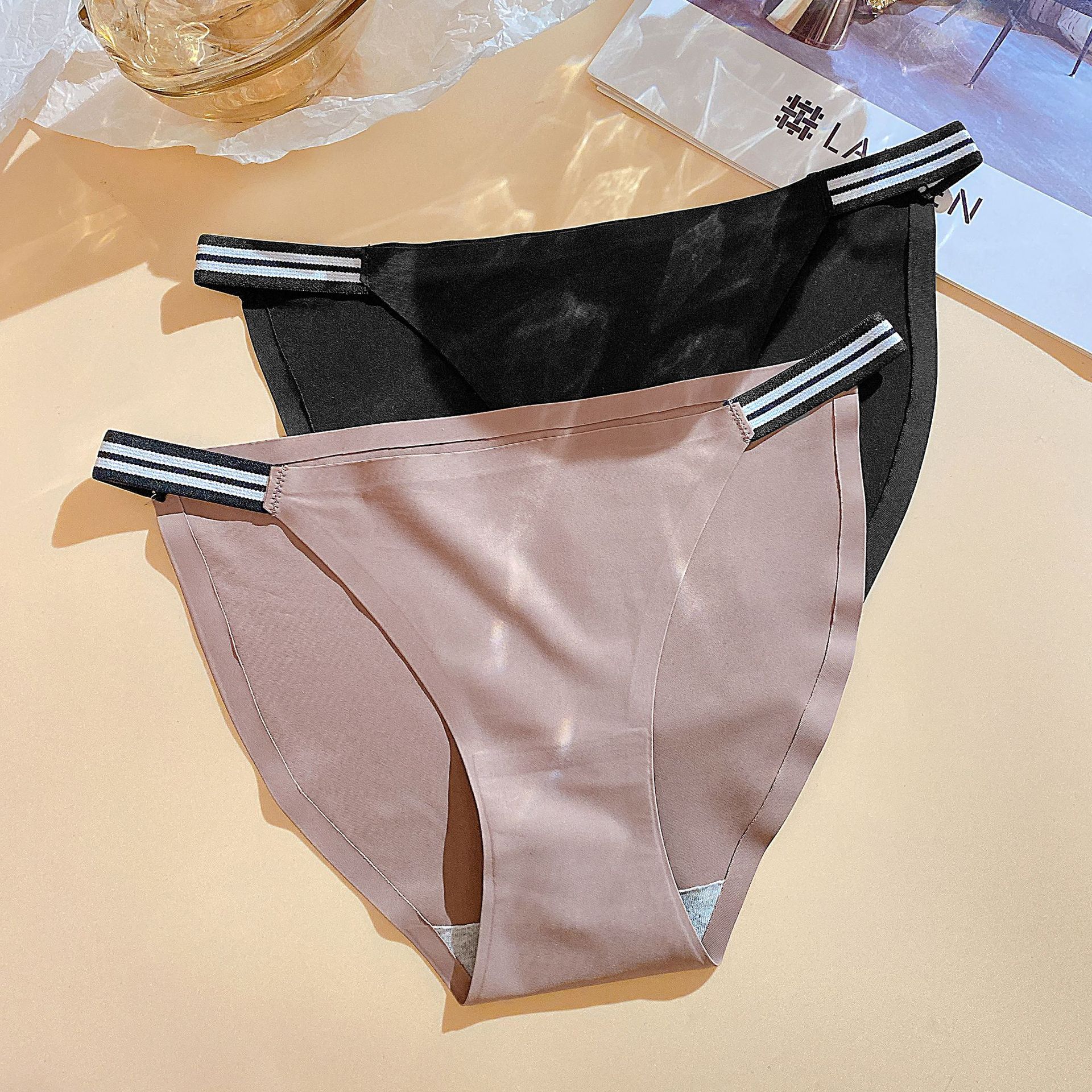 FINETOO宽松贴肤透气超薄内裤舒适女式裸感无痕三角裤N498详情5