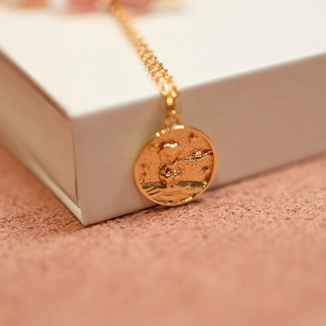 Natural strawberry crystal beaded bracelet, Little Prince and rose pendant bracelet, niche design sense jewelry pic 7