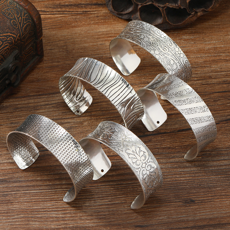Retro metal wide open bracelet, a silver exotic bracelet with a unique European and American ethnic style, a niche accessory for women pic 1