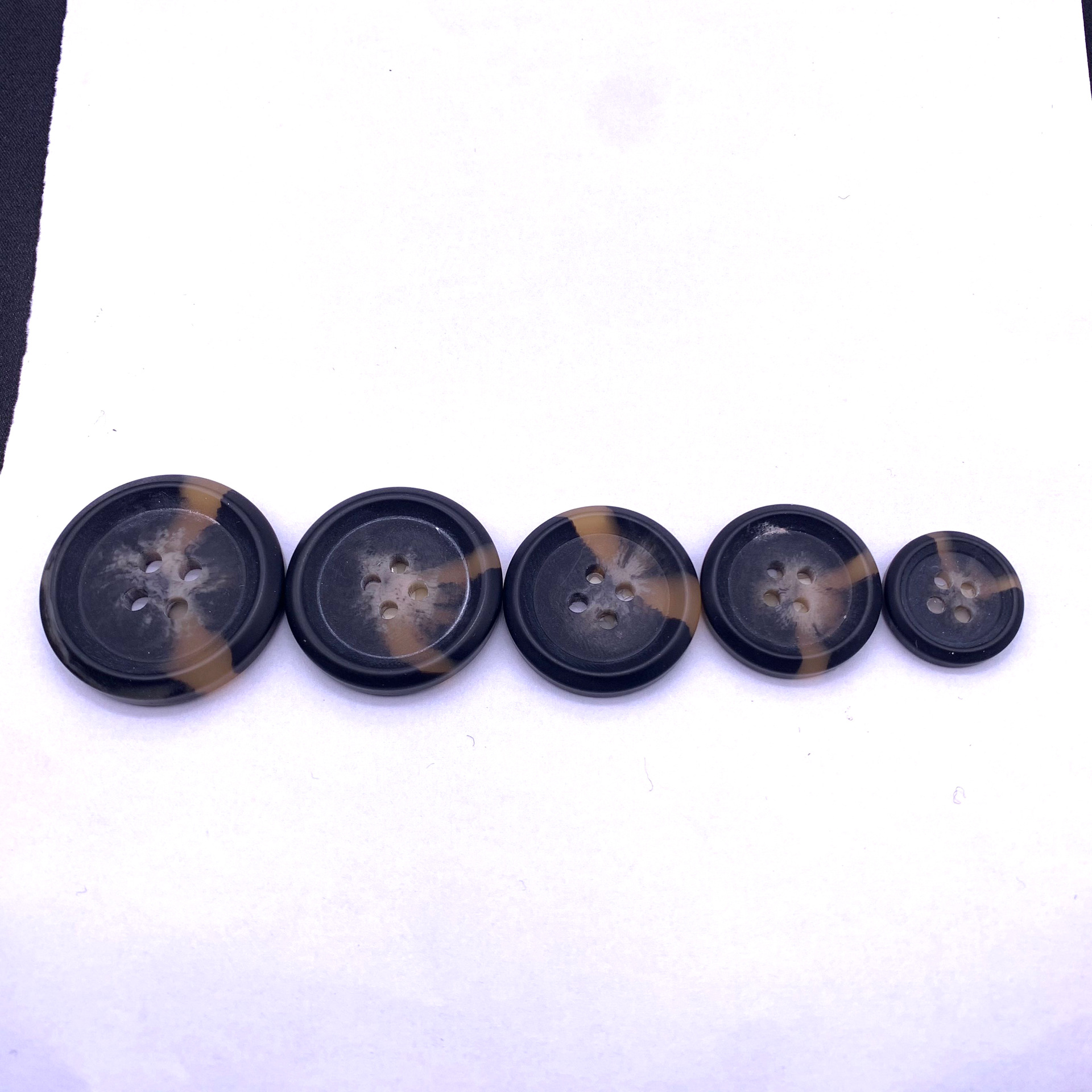 The four-eye resin button suit jacket in stock features hand-stitched two-color half-flower buttons for diy decoration pic 13