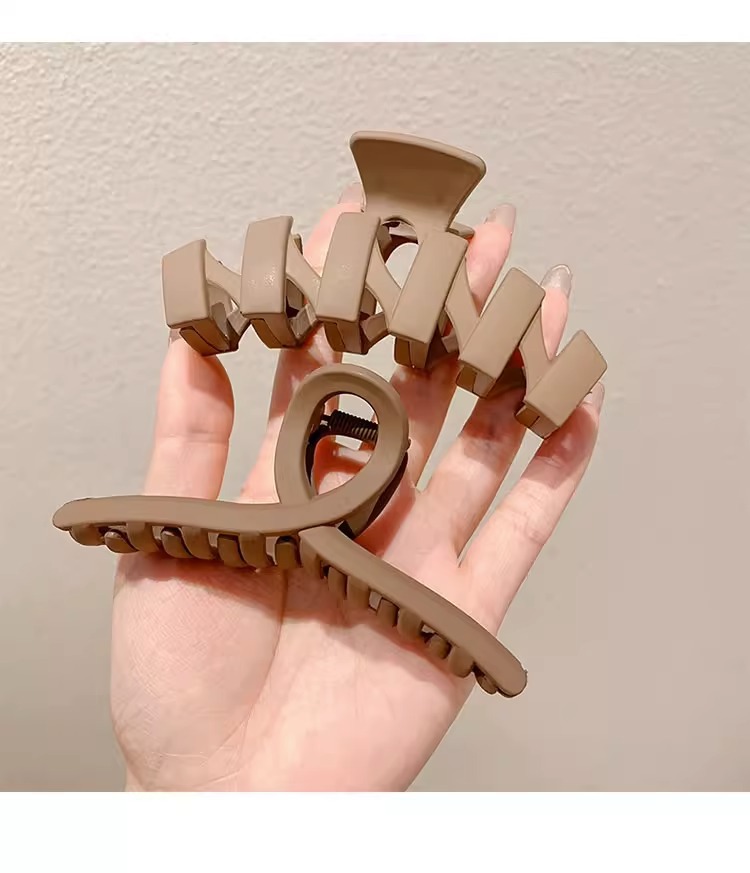 French elegant headwear for autumn and winter, including plush updo hair clips, large shark clips, hair clips and high-end hairpins wholesale pic 55