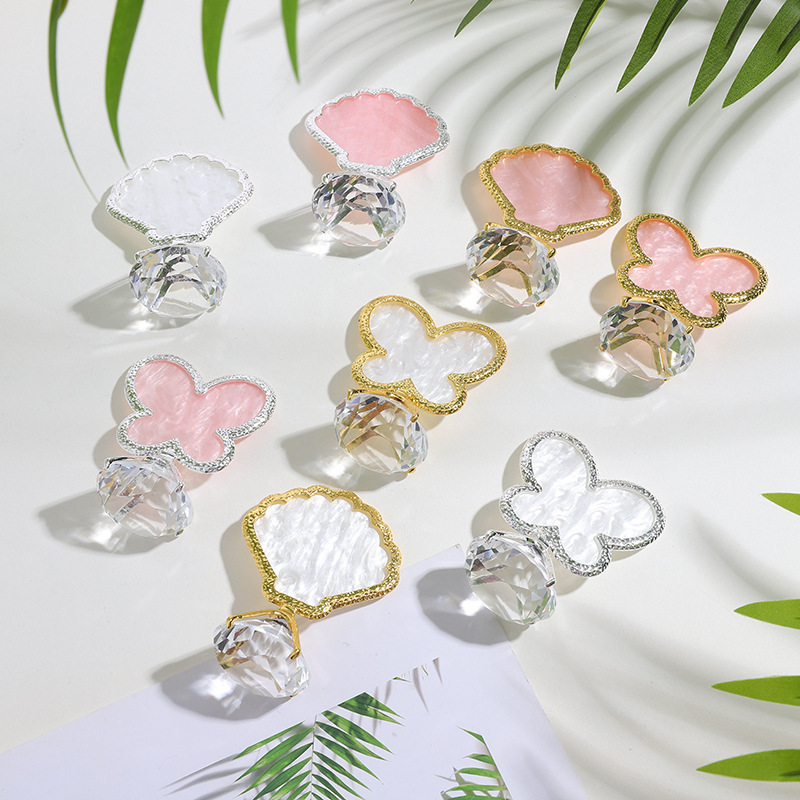 A best-selling crystal agate resin painted heart-shaped color palette with gold edge color display board for foreign trade pic 1