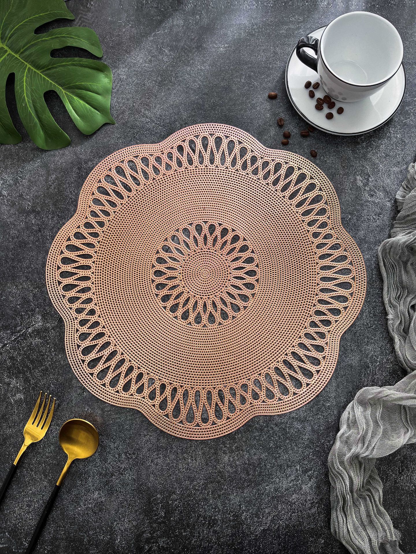 欧式复古镂空pvc花朵餐垫 防烫隔热垫简约轻奢风西餐垫家用餐桌垫详情17