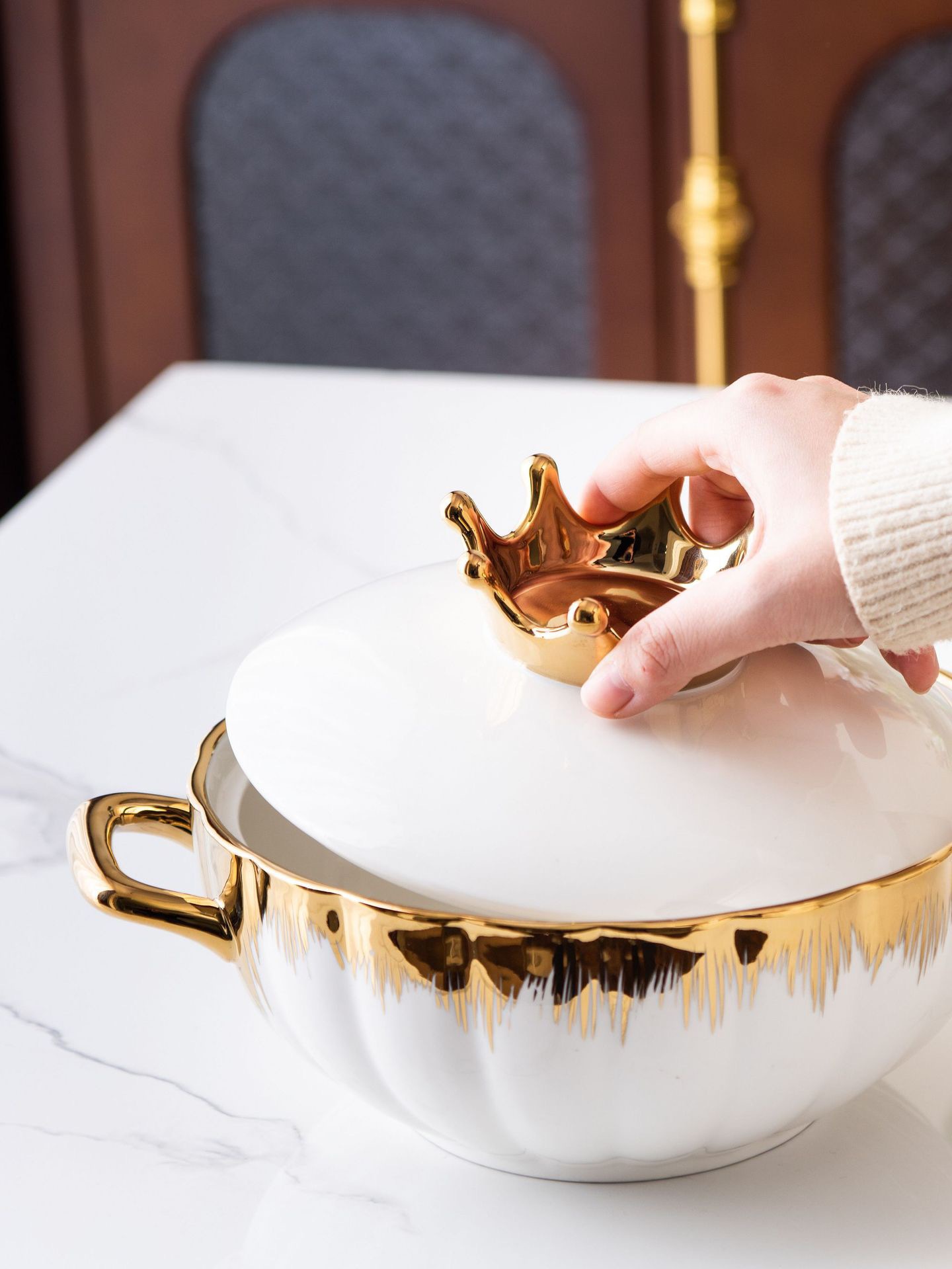 出口创意家用餐具镀金汤锅带盖高档轻奢双耳陶瓷汤锅套装带铁架详情9