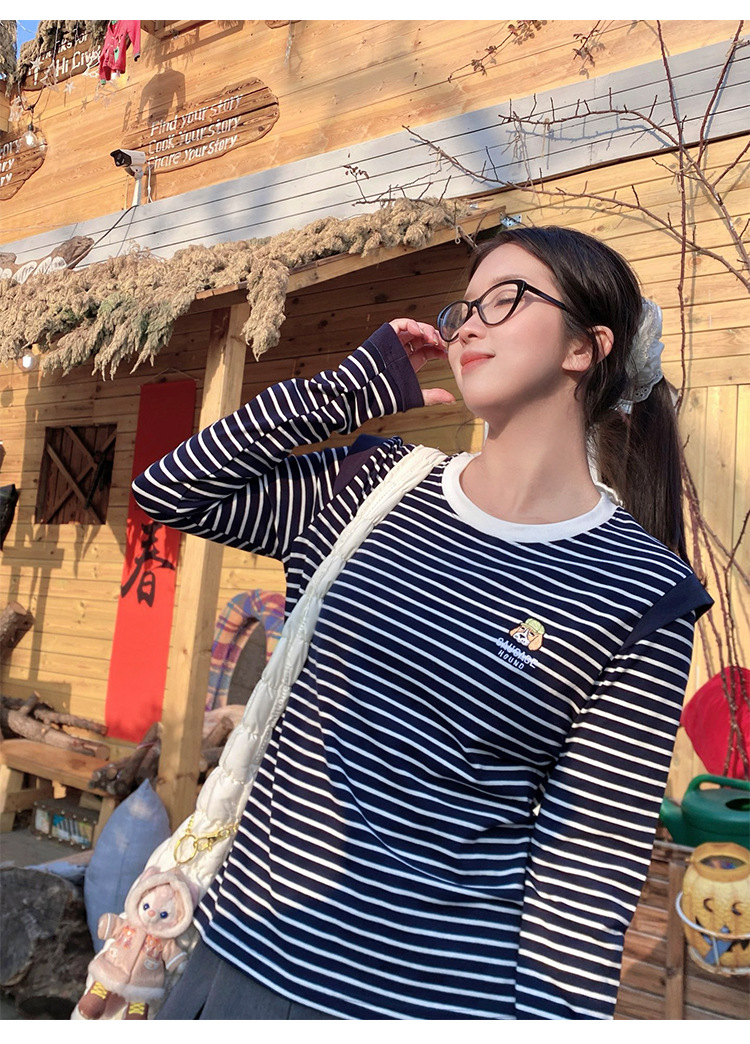 This is a new spring T-shirt for women, featuring a unique design with embroidered stripes on a husky. It has a straight shoulder and a slimming look, with a round neck and long sleeves pic 8