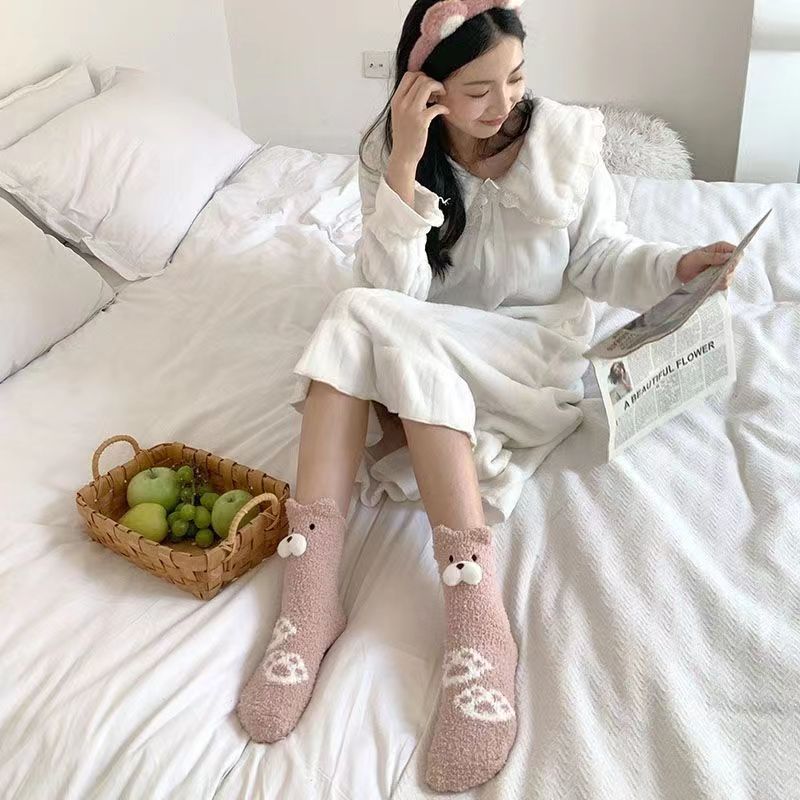 وتُستخدم جوارب الجوارب كجوارب نسائية تحمل شعرة من الجوارب المخملية pic 10