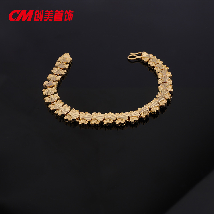 Chuangmei Jewelry offers wholesale 24K gold-plated heart-shaped butterfly bracelets for women, featuring a retro ethnic style and a luxurious wedding accessory pic 3