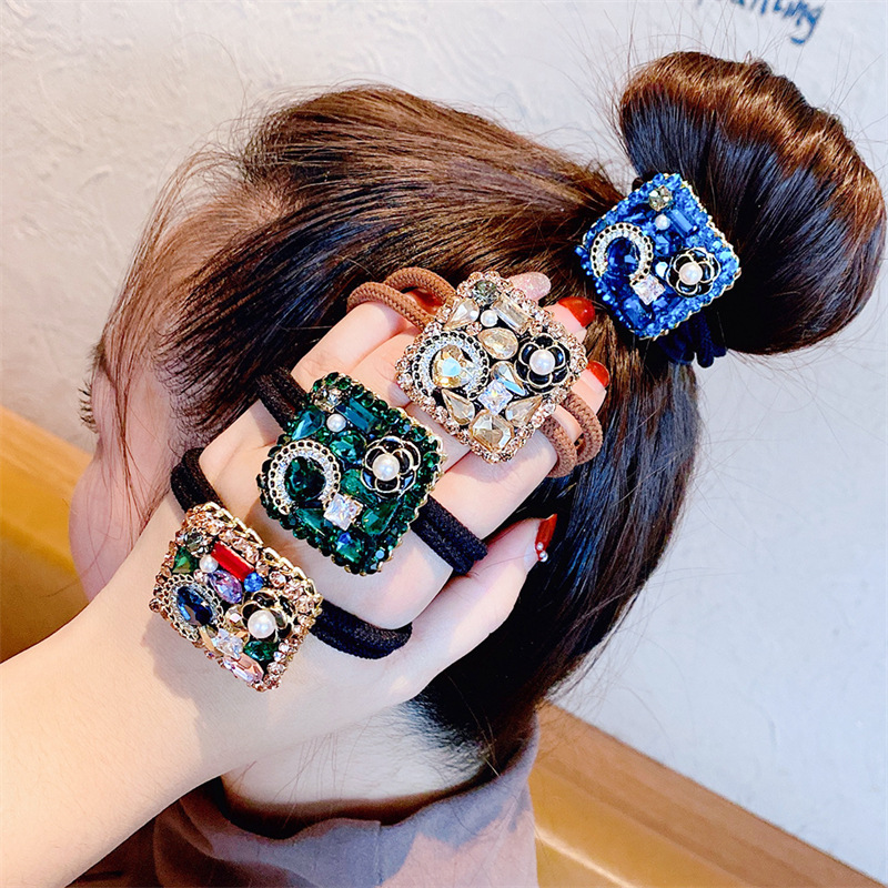 新款小众设计字母中号南瓜抓夹女三角形简约质感鲨鱼夹盘发发抓发详情5