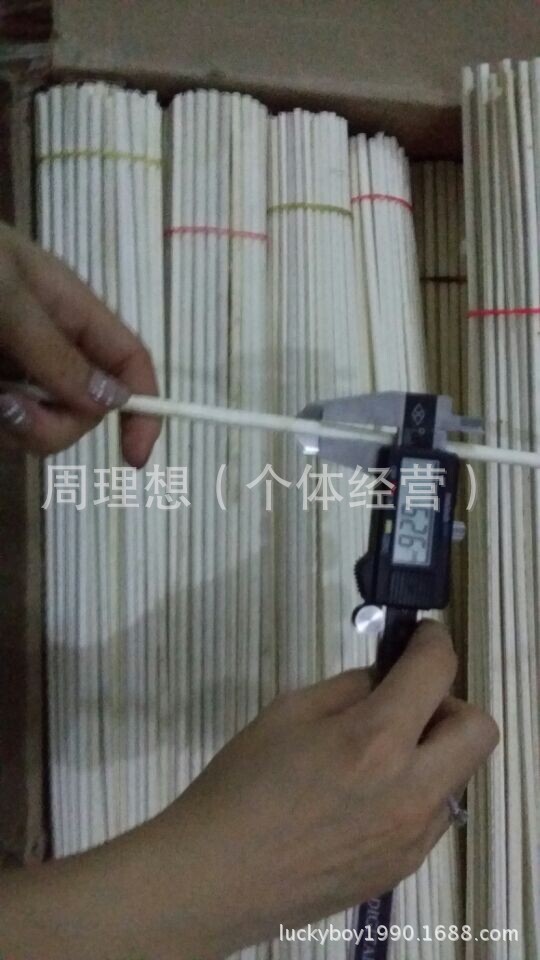 Wholesale from the manufacturer, we select high-quality 6.0-6.4 feather poles for DIY floating material fishing gear, peacock feather poles pic 5