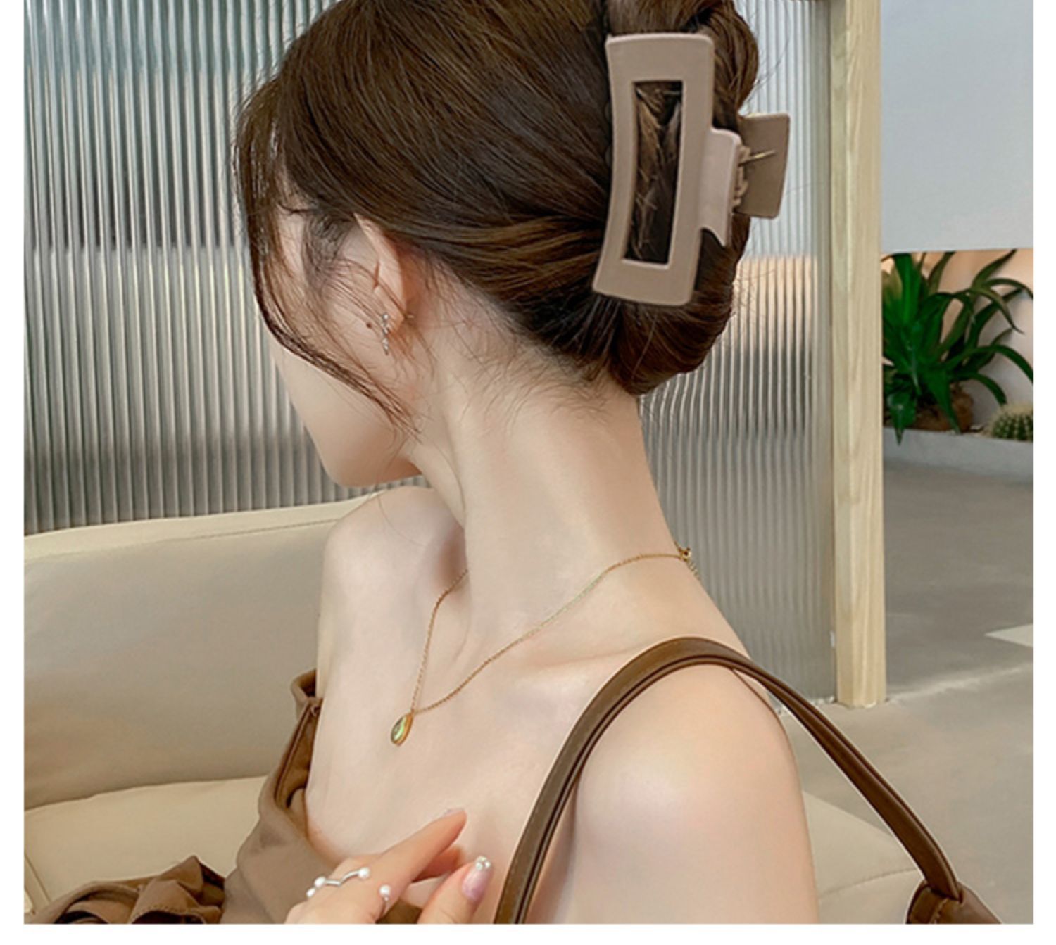 Korean-style large updo hair clips, high-end hairpins, shark clips, ins atmosphere, autumn and winter plush hair accessories pic 18