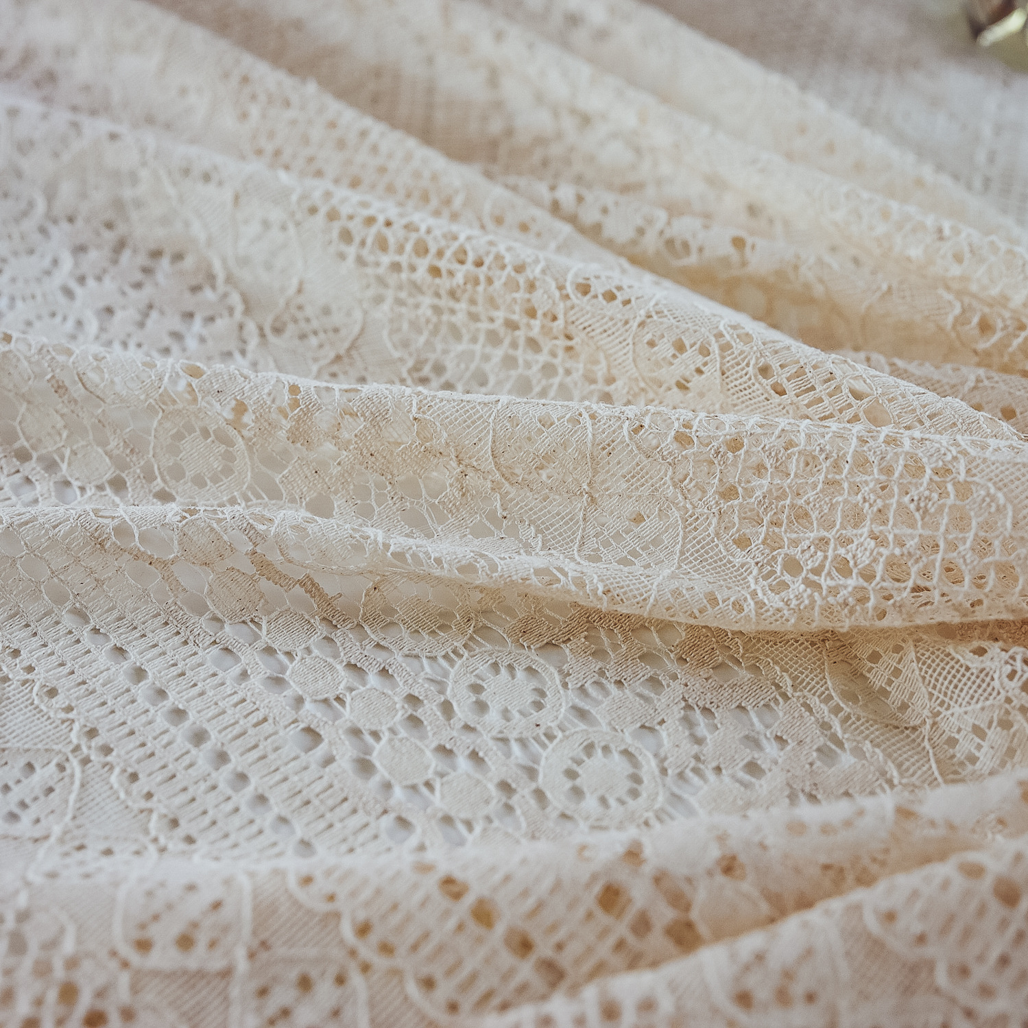 National trend retro hollowed-out lace cover fabric, ins style rectangular white country tablecloth, round table and small round tablecloth pic 13