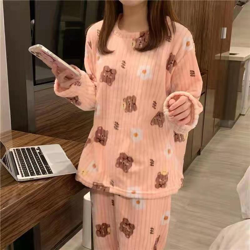 Autumn and winter collection: Bear print coral fleece pajama set, loose and warm outerwear for women, long-sleeved two-piece home wear pic 2