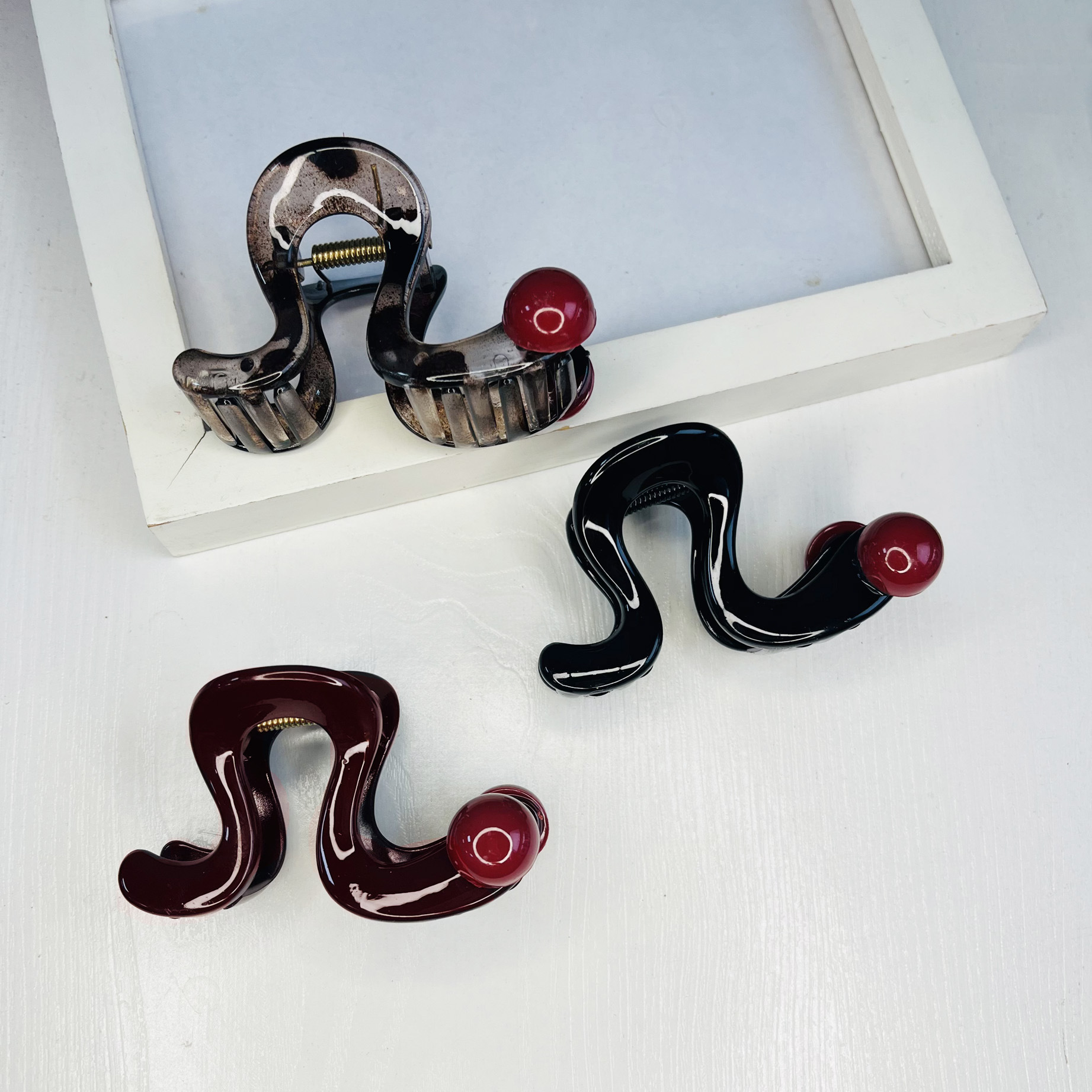 The 2025 National Trend series hairpins feature a niche design with geometric leopard print pearl hairpins, exuding a feminine and high-end charm. They are medium-sized semi-clip headwear pic 18