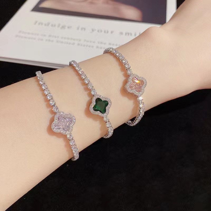 2023夏季新款微镶满锆四叶草手链女网红个性轻奢大气可调节手饰品详情1